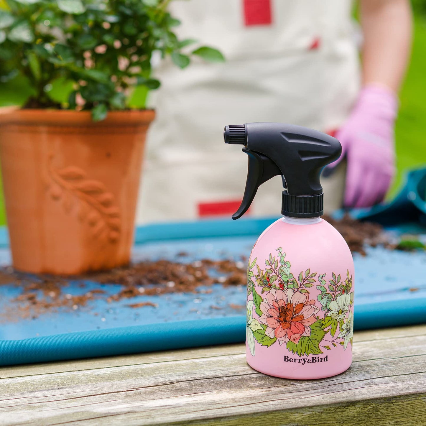 Spray Bottle Adjustable Plastic Spray Bottle 500 ml/16.9 Fl Oz (Pink)